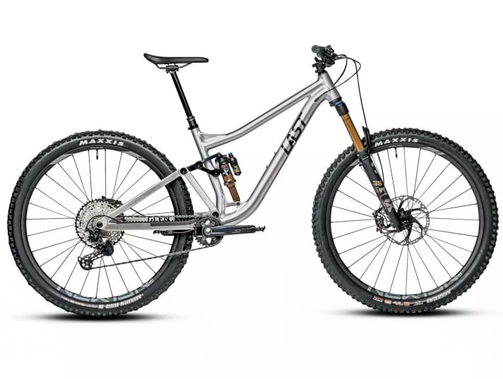 All mountain: Good all mountain bikes are available from 3000 euros. The bikes usually have suspension travel of around 150 millimetres. Rough and puncture-proof tyres, stable components and grippy brakes sometimes push the weight up to 16 kilos. The top models weigh in at 13 kilos.
