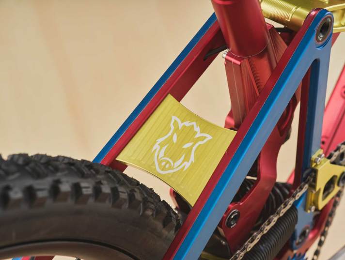 Der Eber ist das Markenzeichen von Aper Bikes. Ein Apell an das Mountainbiken in der wilden Natur.