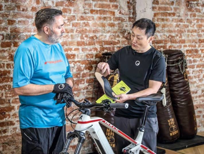 Ergon expert, Dr Kim Tofaute, made sure that Jürgen was able to train as comfortably and pain-free as possible. He measured the hobby cyclist from head to toe and adjusted his Bulls bike perfectly for him.