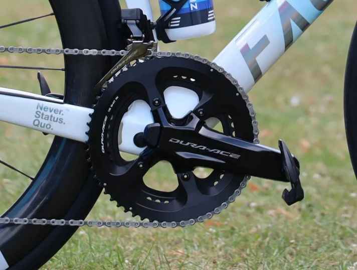 Als einziger Fahrer im Team fährt Ackermann eine Shimano-Kurbel. Alle anderen sind mit Kurbeln vom Sponsor FSA ausgestattet