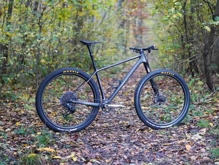 In 2024, Bike Ahead presents its own race hardtail for the first time with The Frame, representing the current state of carbon development.