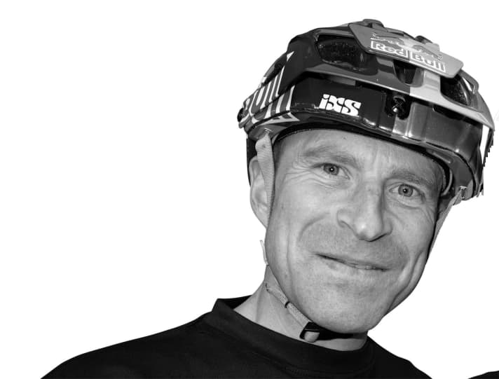   René Wildhaber, enduro specialist and racing icon: "For me, e-enduro means: great tours in a short time, so going on discovery tours more often. Unfortunately, the bunny hop becomes a feat of strength."