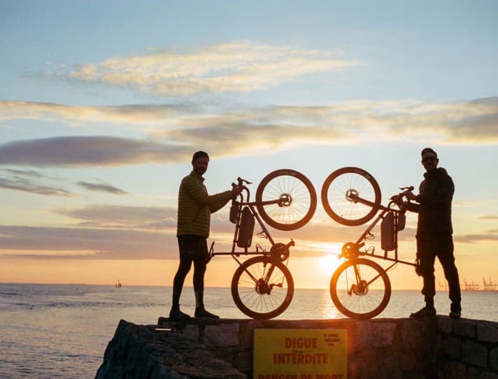 Der Atlantik ist erreicht. Abends scheint sogar die Sonne, nach vier meist bewölkten Tagen und einigem Regen.