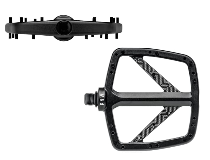 Mit dem Loam Pedal will die junge Firma aus Washington ein besonders haltbares Flat-Pedal aus Alu geschmiedet haben. Die extra flache und leicht konvexe Bauform mit elf Pins Pro Seite soll Grip und Komfort auf langen Abfahrten bieten. Die abgedichteten Rollenlager sollen sich einfach warten, die Stahl-Pins besonders leicht von der Unterseite her austauschen lassen.