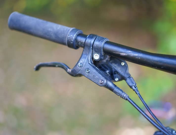 The Tektro forks are not particularly excitingly styled, but their ergonomics make them very suitable for children's hands.