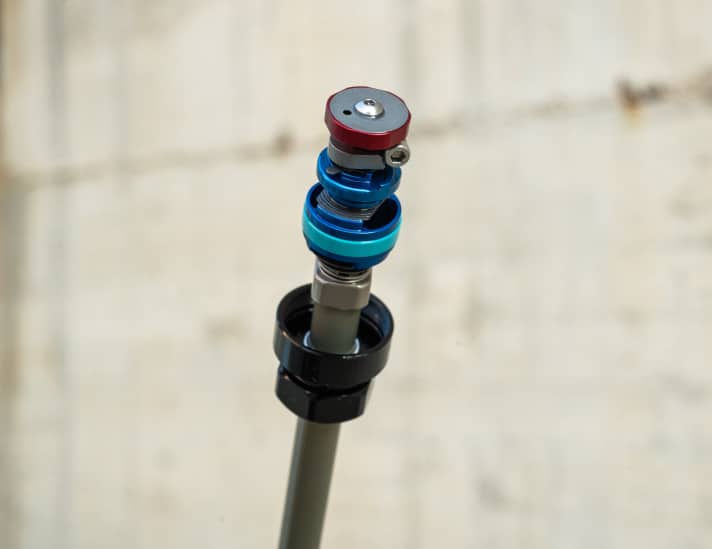 The mid-valve of the compression damping has been milled out on the side and larger holes for more oil flow.