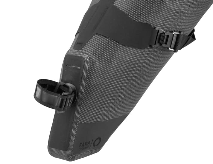 Voici comment se présente l'autre possibilité de montage pour tous ceux qui souhaitent utiliser les sacoches sur un autre vélo.