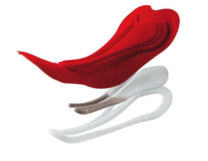   The perfect seat pad in cycling shorts is moulded to the body, has different padded areas and is wide enough to offer the sit bones sufficient space and freedom of movement.