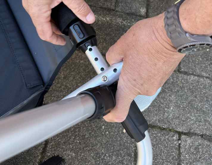 The individual parts can be put together easily and without tools using snap-lock fasteners.