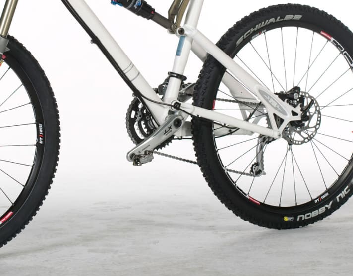  Attention to detail and Swiss precision are demonstrated by the excellent, closed cable routing.