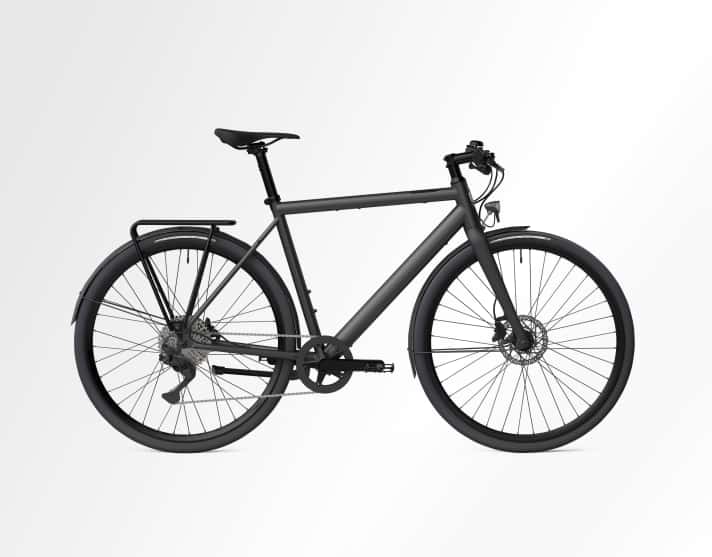 Even in the fully-equipped version with a luggage rack, mudguards and an 11-speed Shimano derailleur, the Ampler Curt is a stylish urban e-bike.