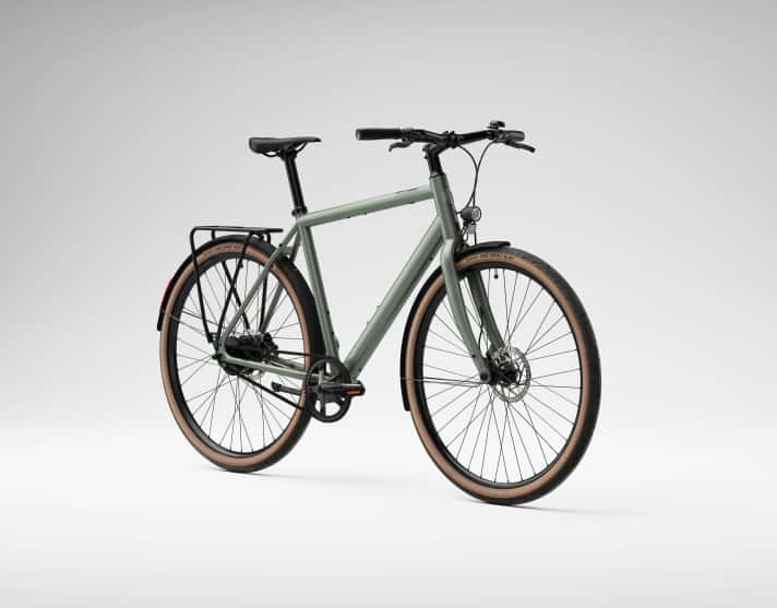 The sportier Ampler Nova Pro has 28-inch wheels and a choice of Gates drivetrains or Shimano Deore 10-speed derailleur gears.