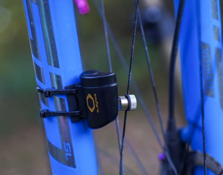 Der Abstand von Abnehmer und Magnet muss genau passen, sonst zeigt der Computer nichts an.