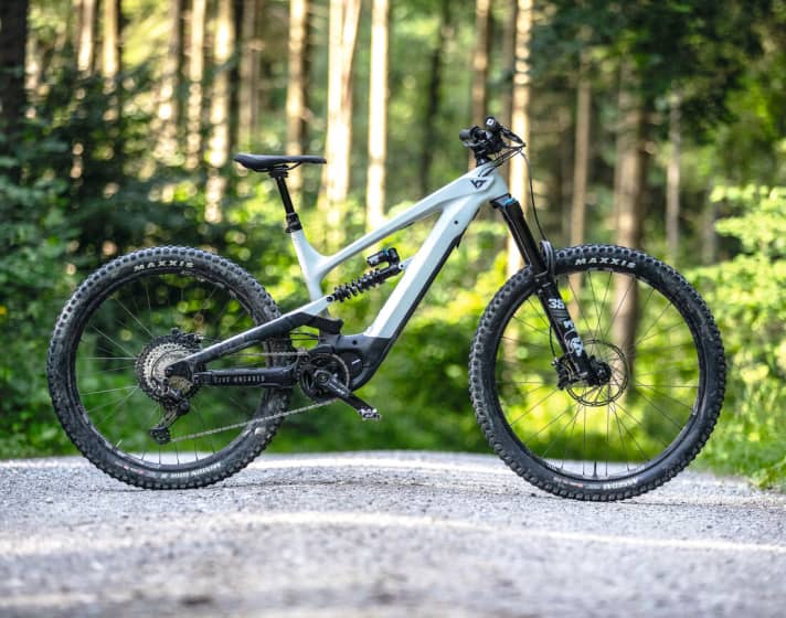   Das YT Decoy Shred: 5999 Euro, 170/165mm, 24,5kg, 29/27,5''.