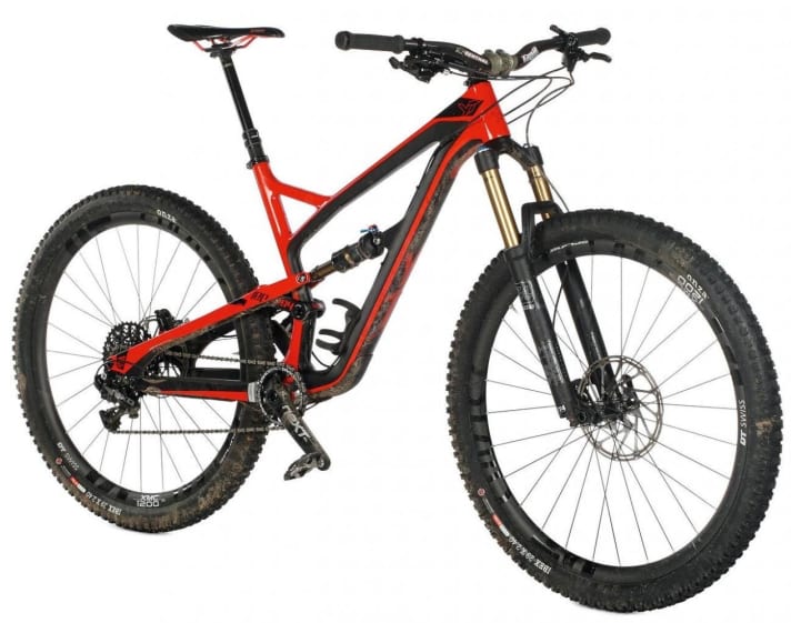   Das YT Jeffsy 29 besitzt zwar größere Laufräder, begnügt sich aber mit weniger Federweg (140 mm vorne und hinten).