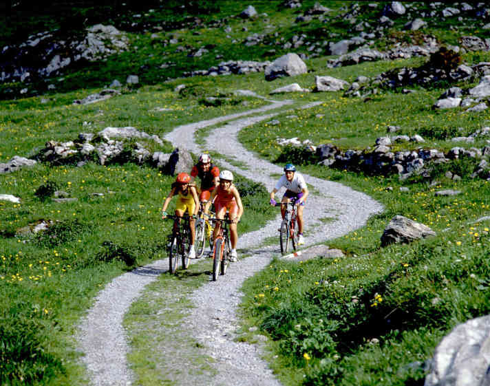 Flow trails or jumplines like in Schladming? Not a chance! In the golden age of mountain biking, you usually had to make do with bland forest or gravel roads.