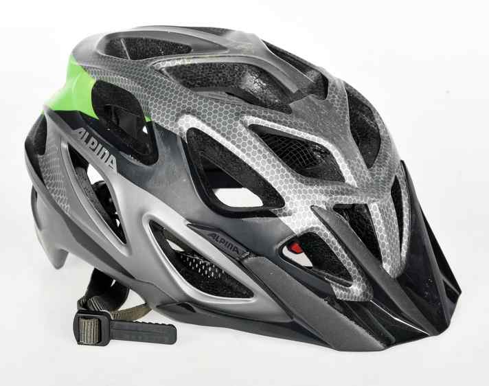 Wann muss man einen Fahrrad-Helm austauschen? Der Gesetzgeber sagt nach fünf Jahren, die Experten sind sich dagegen nicht so einig.