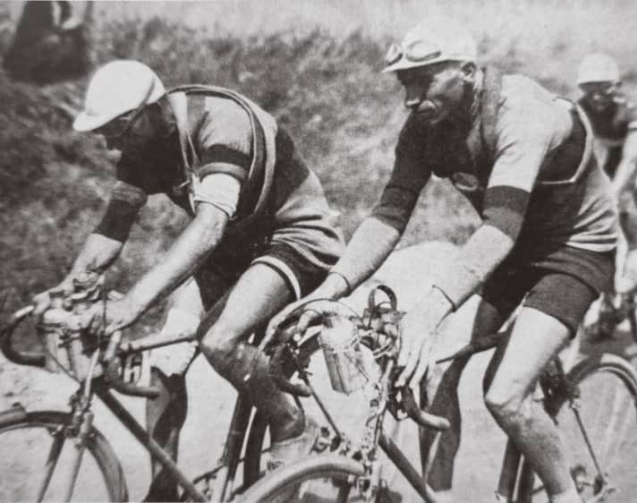 Des légendes de la course : Kurt Stöpel (à droite) et Georg Umbenhauer comptaient parmi les professionnels allemands de la route les plus performants dans les années 30. Stöpel s'est classé deuxième du Tour de France 1932 derrière le vainqueur André Leduc.