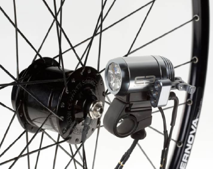   Das Supernova Nabendynamo-Set (E3 Triple, E3 Taillight und Son28-Laufrad)