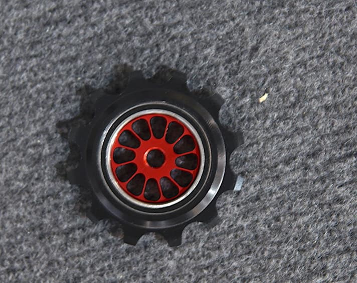   To reduce friction and increase durability, Leonardi has built extra-large ball bearings into its derailleur pulleys.