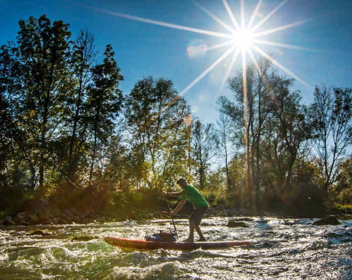 Die kurzen Wildwasserpassagen auf der Amper können an Land umgangen werden.