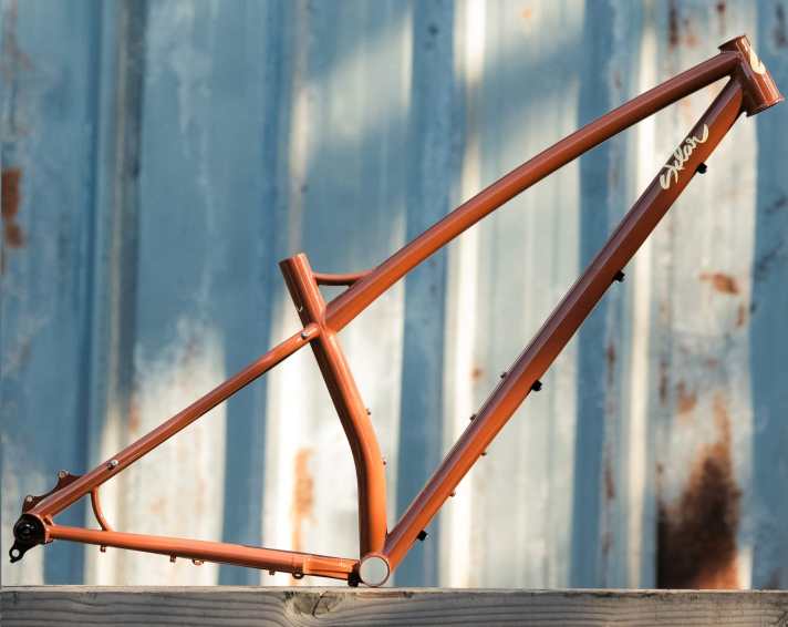 Filigrane Optik, einzigartiger Charme: Hardtails mit Stahl- oder Titanrahmen von kleinen Marken sind immer für einen Hingucker gut.