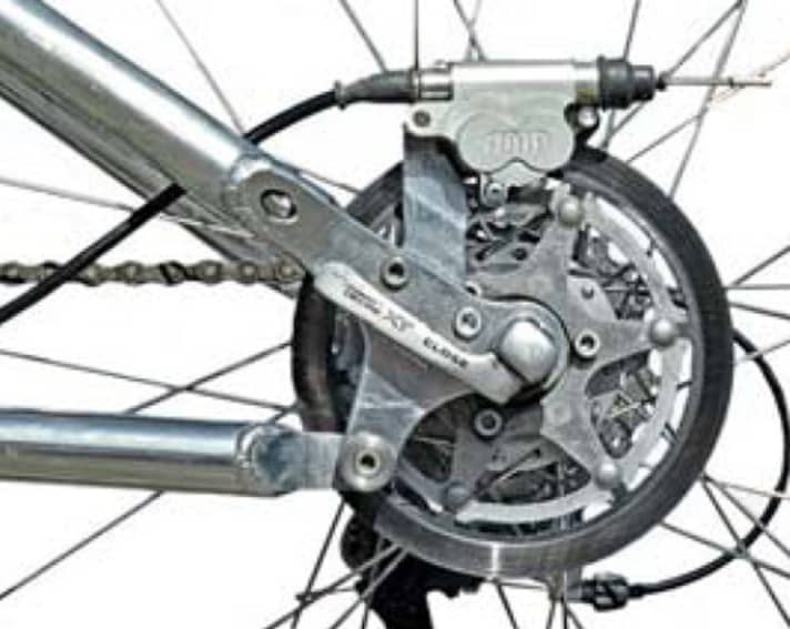   Das Gelenk, das vor und leicht unterhalb des Ausfallendes liegt, wird auch heute noch von Bike-Konstrukteuren verbaut.