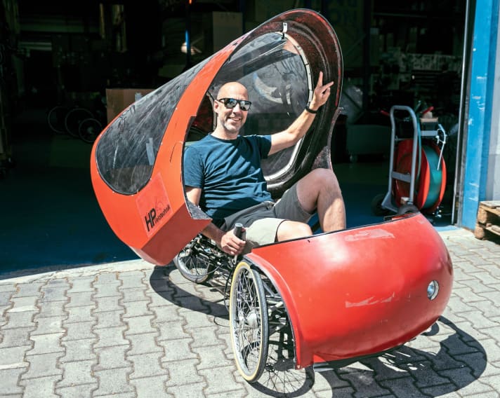 Daniel Pulvermüller im sogenannten Schulprojekt: In den Konstruktionsunterlagen zum Innovationspreisgewinner wurde schon vor 30 Jahren auf die Vorteile eines elektrischen Motors verwiesen.