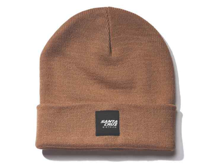 Keeps your ears warm. The beanie from California label Santa Cruz.