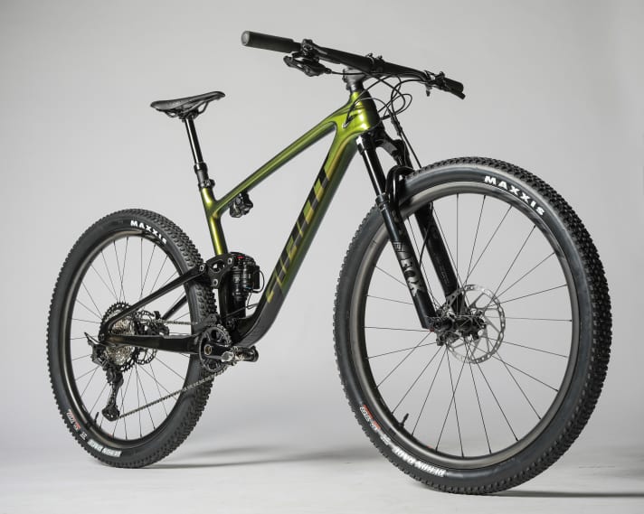   The new Giant Anthem for 2022: 29 inches, 110/100 millimetres of travel, 11.26 kilograms (BIKE measurement). The fact that the new Giant is not even lighter is due to the thicker 34 mm fork and Fox's Live-Valve system.