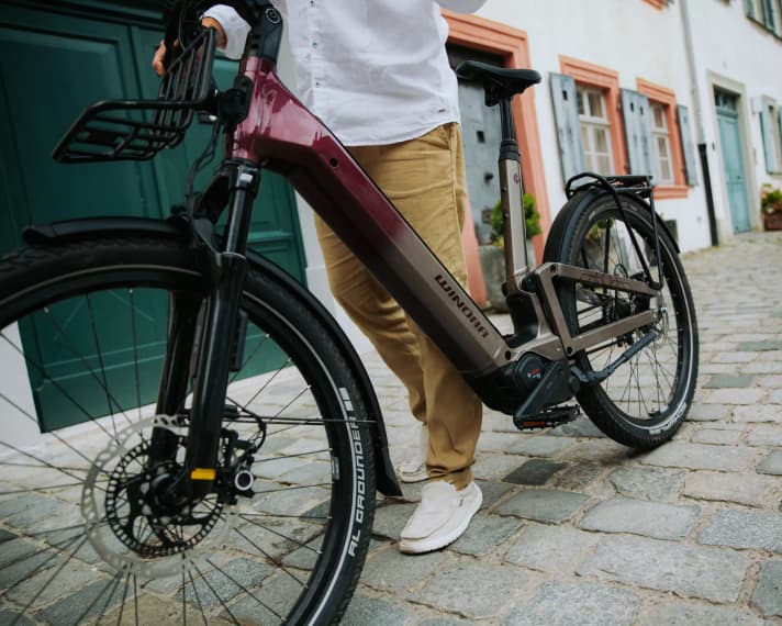 The Bosch eBike ABS regulates the brake pressure on the front brake. It is only fitted to the top-of-the-range R5f Pro model.