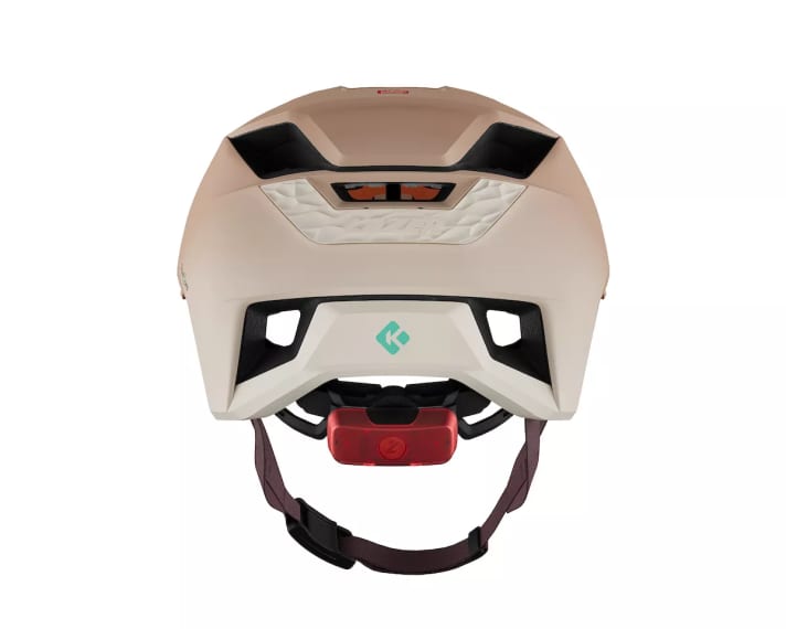 The integrated RECCO rescue reflector enables rescuers to locate the device without batteries or activation.