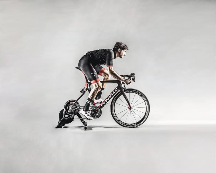 Indoor-Radtraining kann ganz schön langweilig sein - der immer gleiche Blick auf die Wand vor einem. Zum Glück kann Rollentrainer-Software für etwas Abwechlsung sorgen und das Training so kurzweilig gestalten.