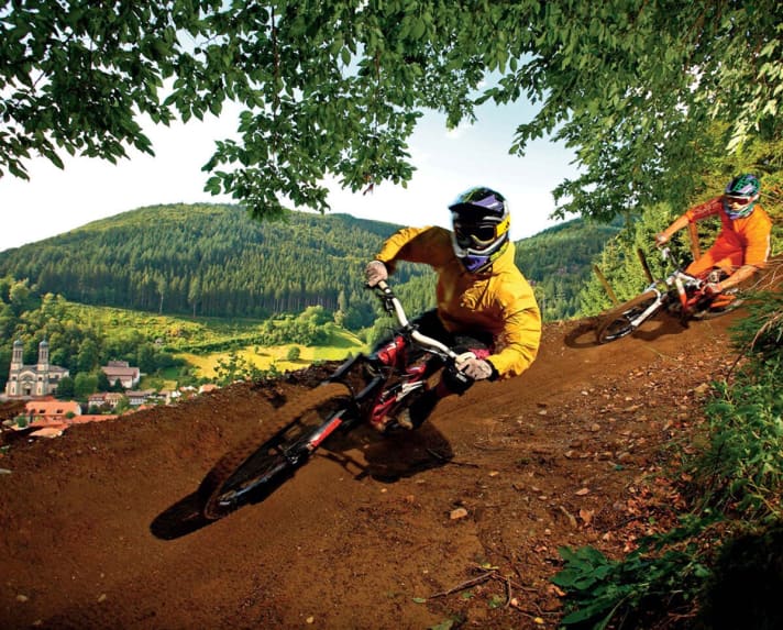   For those on a budget: low-cost freeriders secure the future of the sport, because what young person can afford bikes costing over 3000 euros? For next year, many manufacturers have models around 2000 euros in their programme.