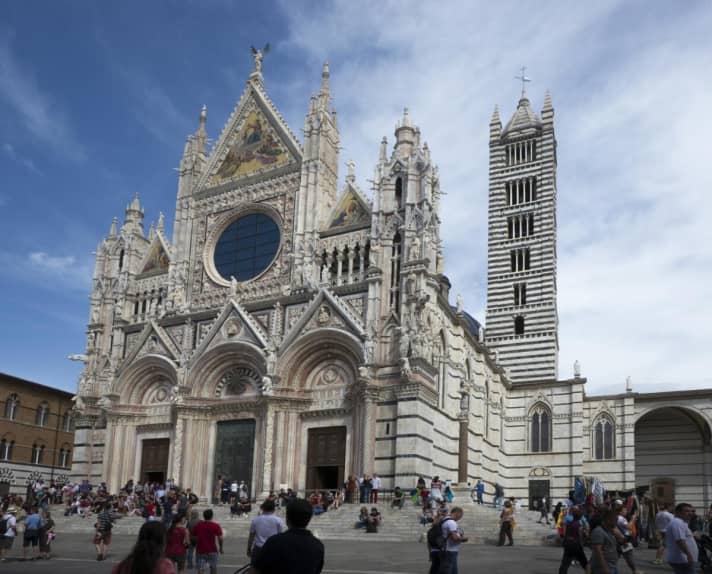 Prächtiges Bauwerk: die „Cattedrale di Santa Maria Assunta“ in Siena. Einmal im Jahr (meist im Herbst) ist der berühmte Mosaikfußboden komplett zu besichtigen.