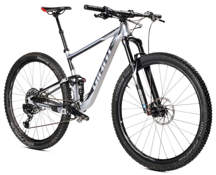   The Giant Anthem after tuning: + 4 points - In our points system for complete bikes, the modified Giant would lose one point for overall weight, but gain five points for the dropper post.