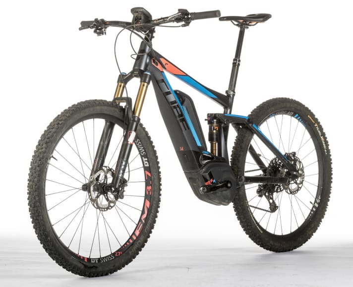   Even though the Cube Stereo Hybrid 140 is only 700 grams lighter than the Enduro version, the equipment gives the bike a sportier character.