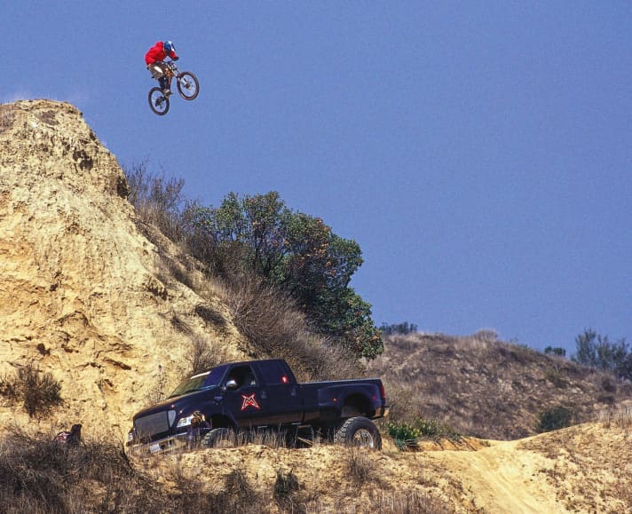 Wade Simmons springt und landet das Moreno-Gap in Kalifornien 2002. Der Top-Stunt in NWD 3.