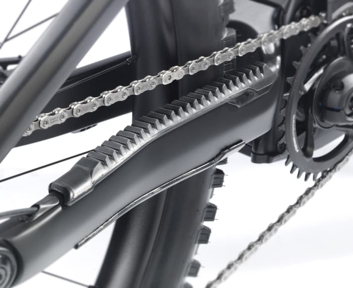   The rubberised chainstay protector is designed to protect the frame and prevent noise from chain slap.