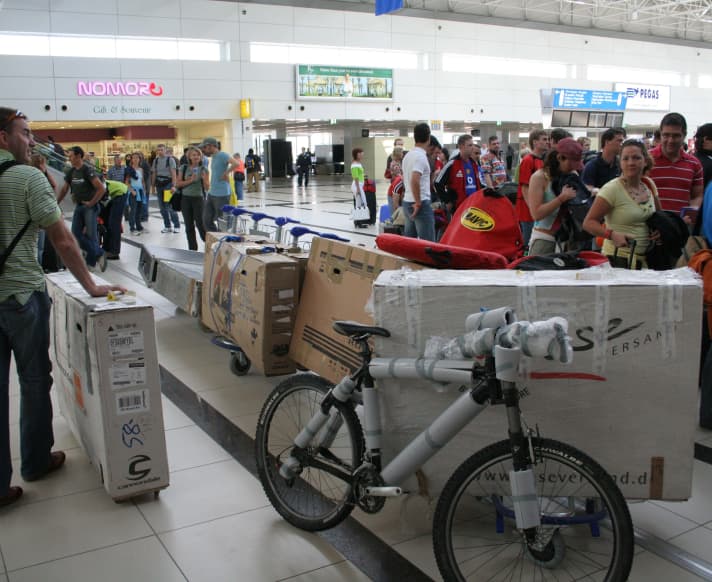    Transporting your bike by aeroplane is no problem if you pack it in a shockproof box.