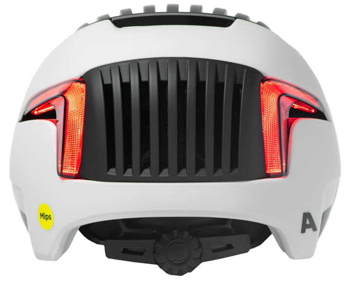 The rear light on the Alpina Brighton Mips also functions as a brake light. The speed reduction is detected by a sensor and indicated by a bright light.