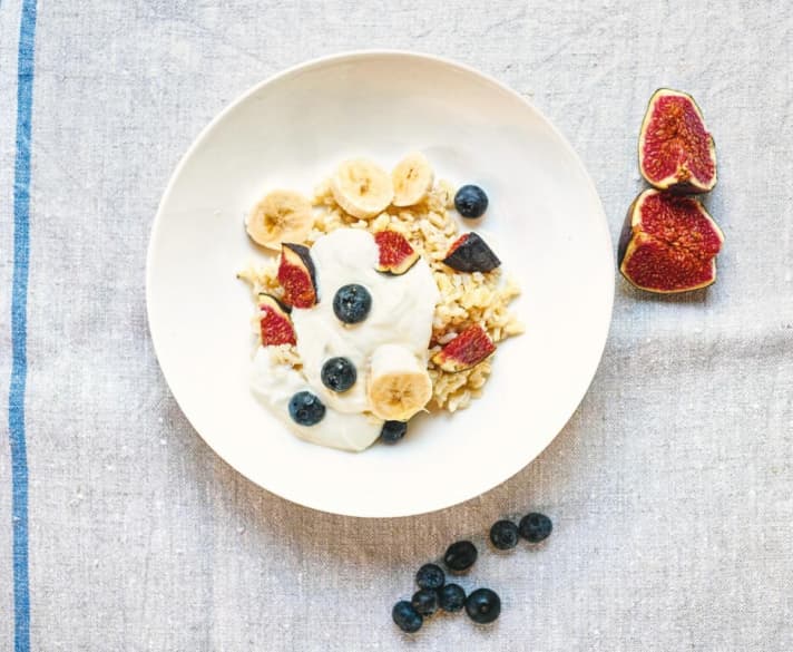   Schneller regenerieren: Der Reis-Quarkbecher ist ideal nach dem Rennen oder Training.