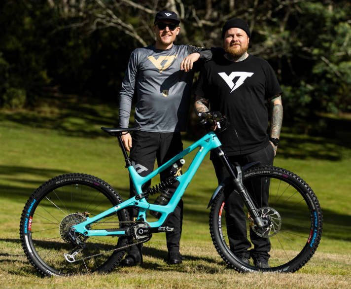 Racer Textor with tech support Patrick Eckl (right)