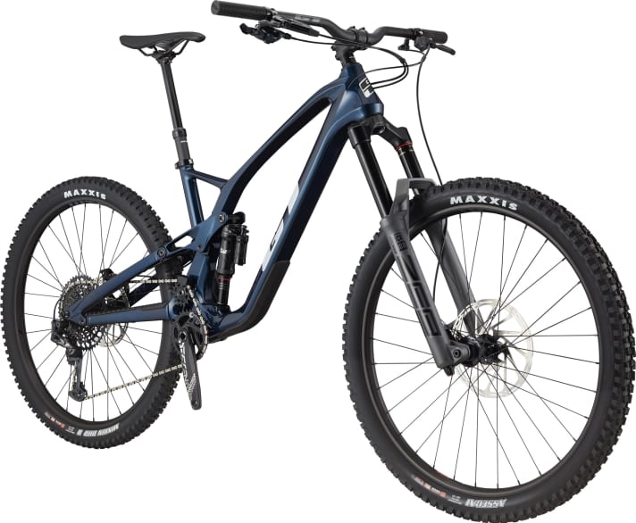   The top version of the GT Force Carbon 2022 weighs 15.4 kilos and costs 6099 euros.