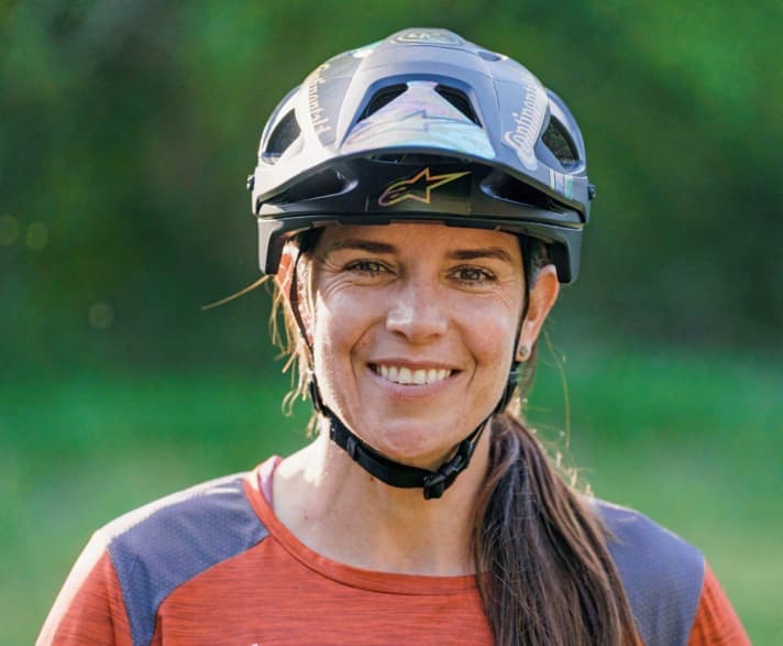 Weltmeisterin und Crankworx-Legende Anneke Beerten wanderte 2019 aus den Niederlanden in die USA aus. Nach drei Jahren tauschte sie den kalifornischen Lifestyle gegen die wilden Wälder und endlosen Trails von Nordwest-Arkansas.