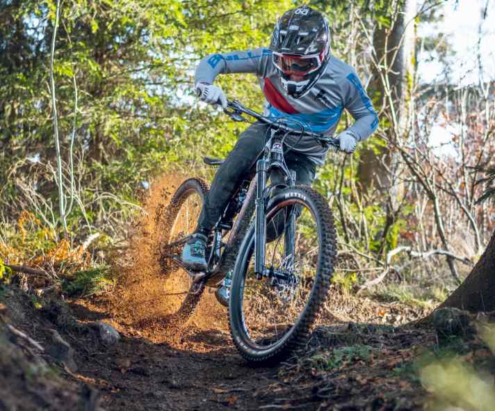 Loam Ranger Christian Textor lässt den Dreck spritzen. Braaap!