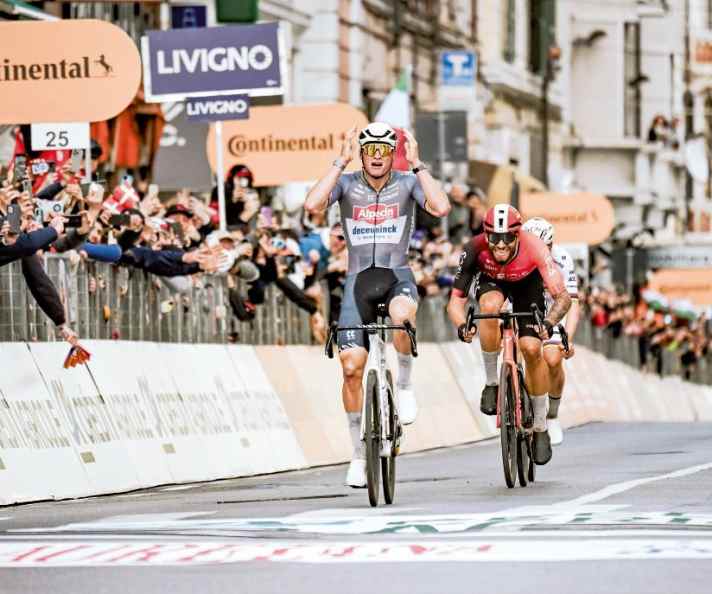 Surprise! Mathieu van der Poel won last year, top favourite Tadej Pogačar (behind, covered by second-placed Filippo Ganna) was unable to overtake him on the climbs