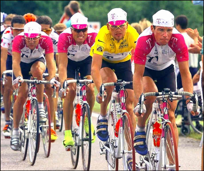 Udo Bölts était la plupart du temps en tête du peloton en tant qu'aide infatigable.
