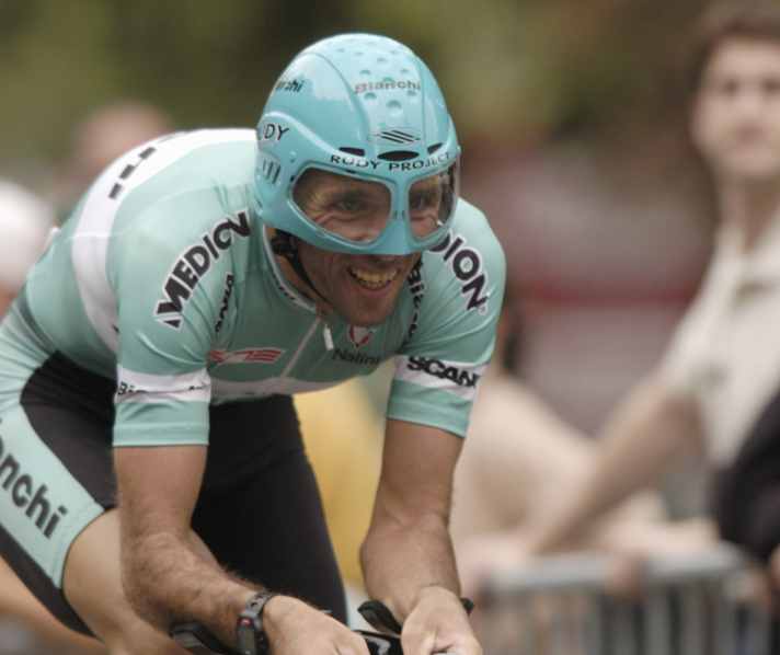 David Plaza lors d'une épreuve contre-la-montre individuelle au Tour de France 2003, mais ses points forts étaient la montagne.