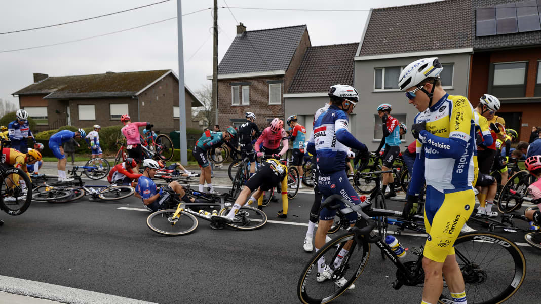 Massensturz bei Flandern-Rundfahrt: Pole Maciejuk disqualifiziert